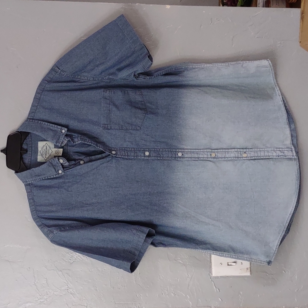 St John's Bay shirt casual button Down for Men size XL excellent condition.